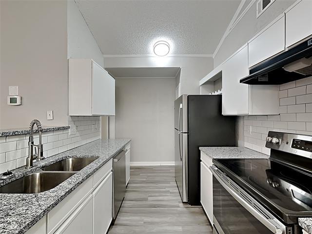 Foto del edificio - 328 Teakwood Ln