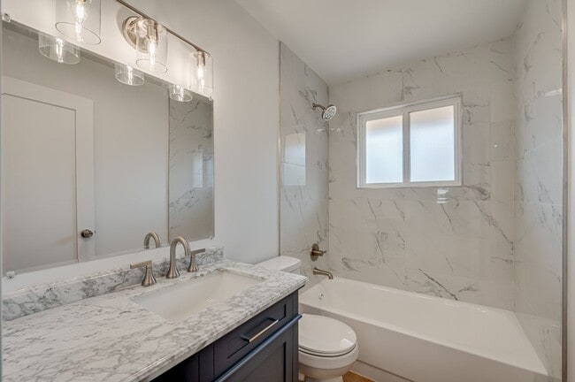 Building Photo - 626 NE 19th Ave