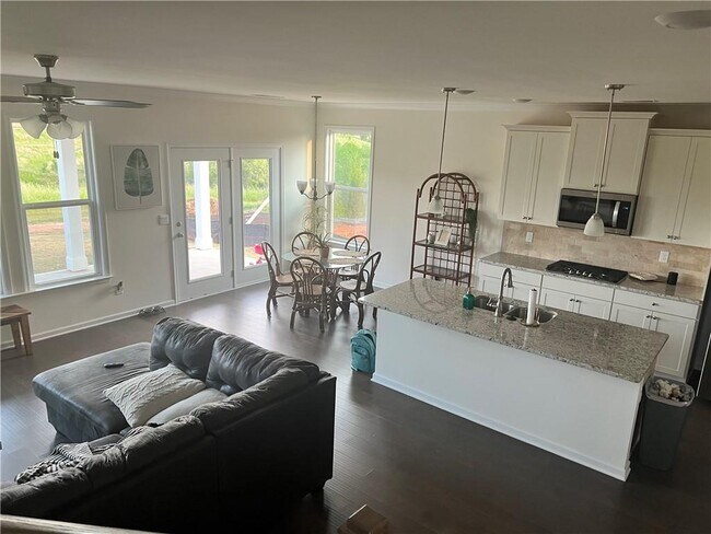 Foto del edificio - 1161 Hawthorne Cir