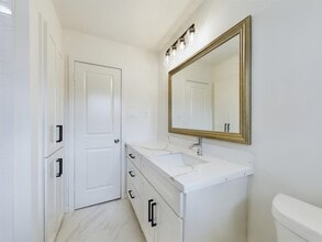 Building Photo - 2231 Latexo Dr