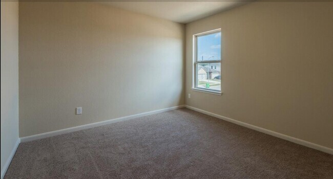 Foto del edificio - 2631 Cold River Dr