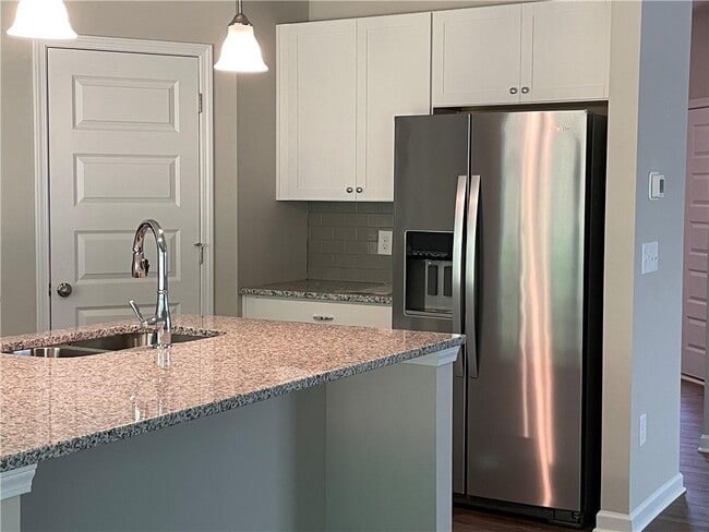 Building Photo - 3863 Clarington Dr