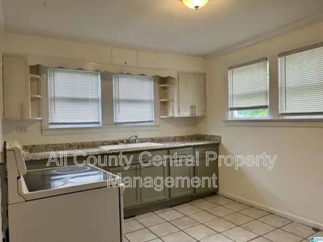 Building Photo - 5417 Holland Ave