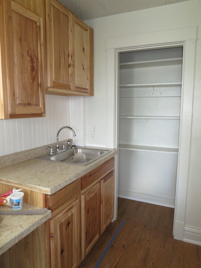 Foto del edificio - 432 E 7th St