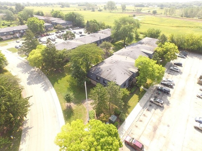 Foto del edificio - Villas by the Lake Apartments