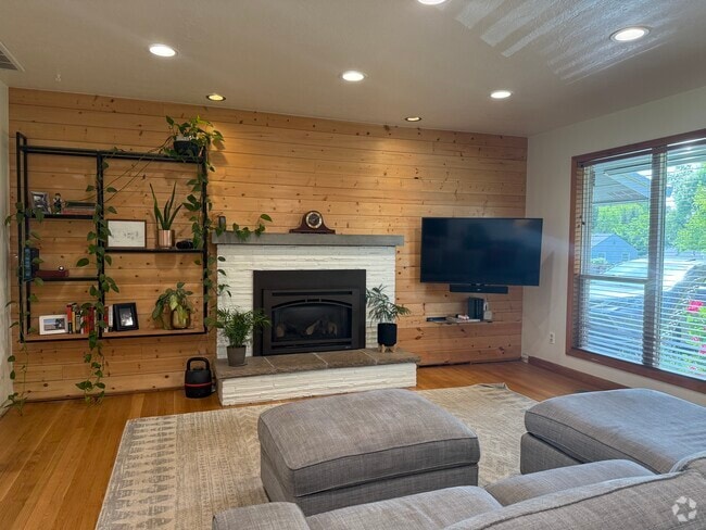 Building Photo - 14030 SE Rupert Dr