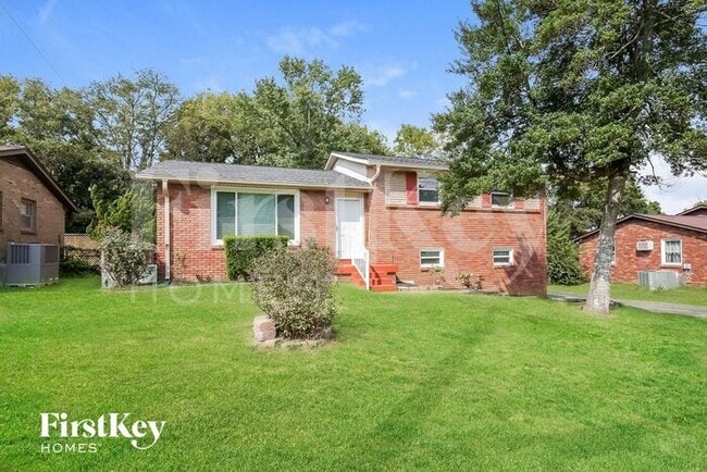 Building Photo - 3710 Plantation Dr