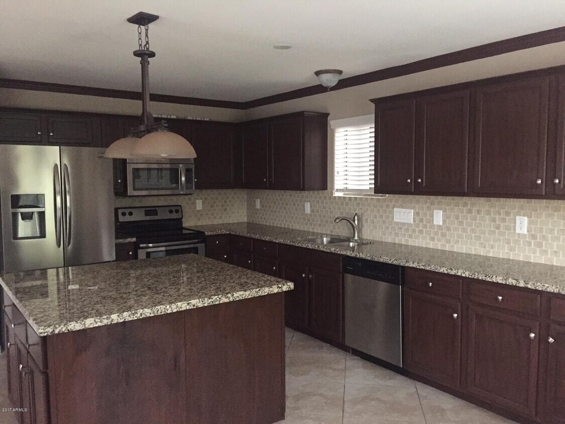 Foto principal - 17544 W Hearn Rd