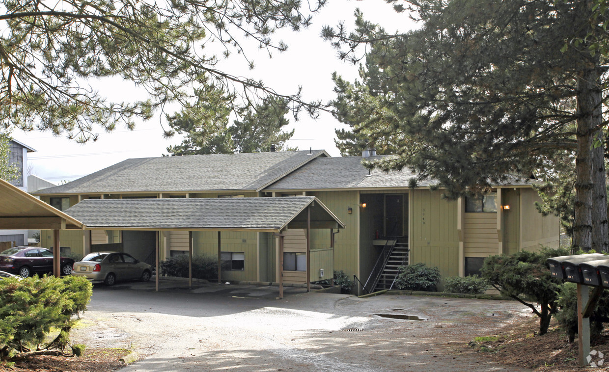 Primary Photo - Plum Street Apartments