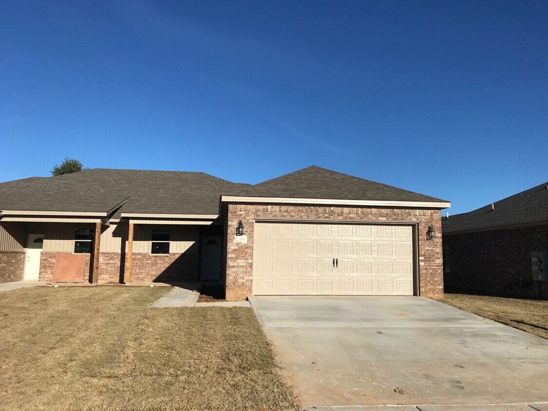 Primary Photo - ***212 Alder Street***