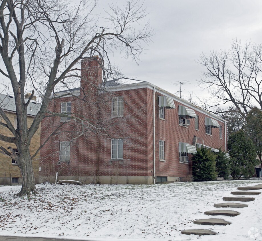 Building Photo - 202-208 E Bruce Ave