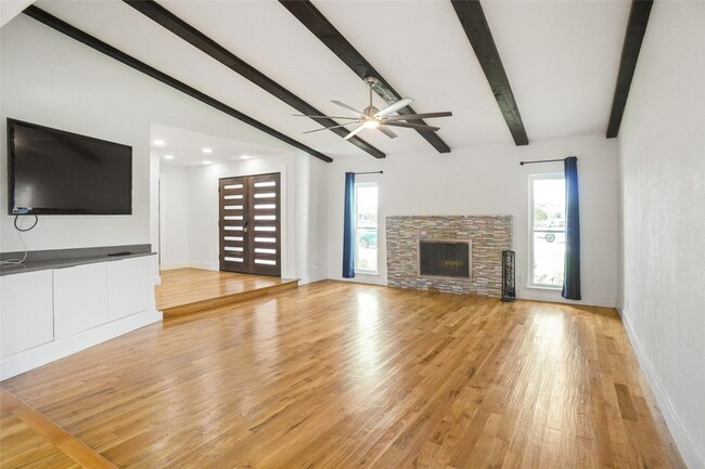 Foto del edificio - 7216 Langley Ct