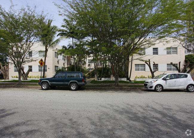 Building Photo - 221 Zamora Ave