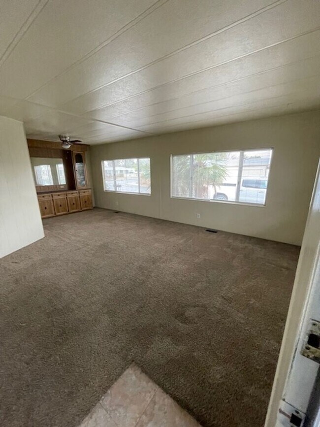 Foto del edificio - FOR RENT!!!