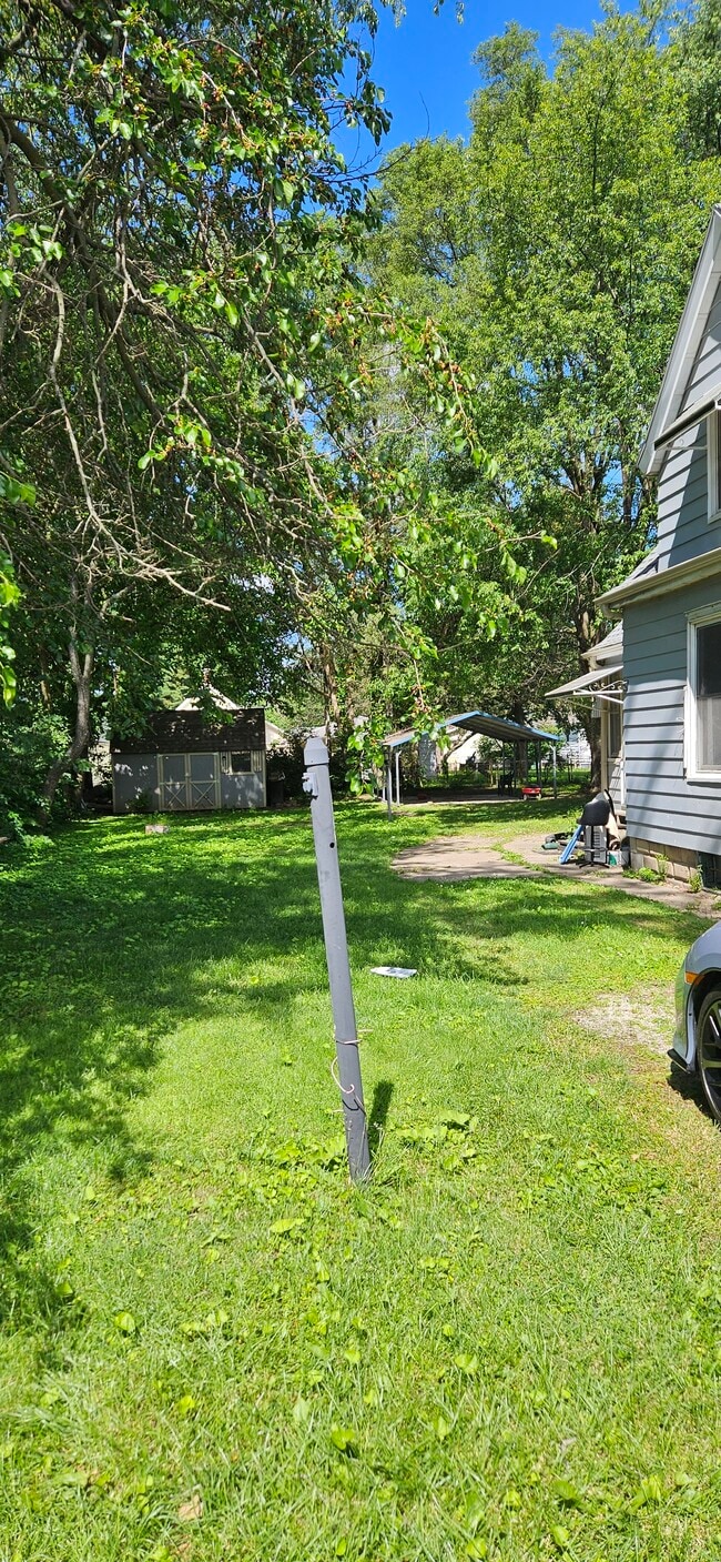 Building Photo - 129 N Bergan Ave