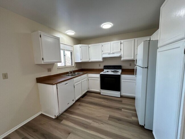 Foto del edificio - 2210 Cather Cir