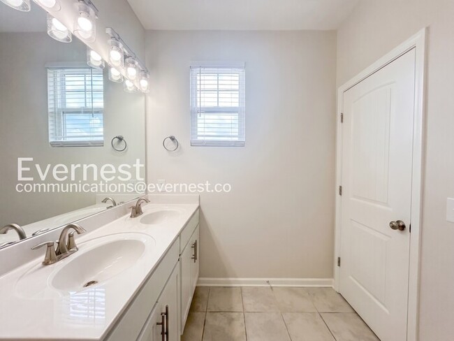 Building Photo - 2760 Sparrowgap Trl