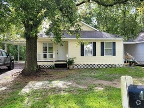 Building Photo - 40216 Hendrix Ln