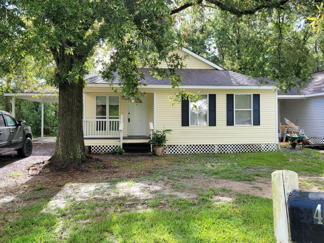 Primary Photo - 40216 Hendrix Ln