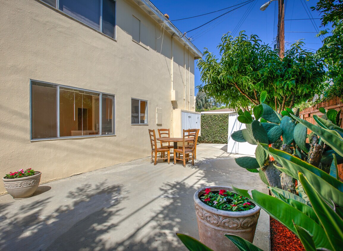 Foto principal - 2256 S Carmelina Ave
