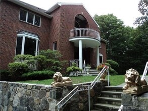 Building Photo - 501 Woodbine Rd