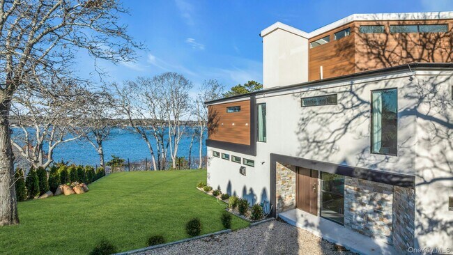 Building Photo - 10 Bay View Dr