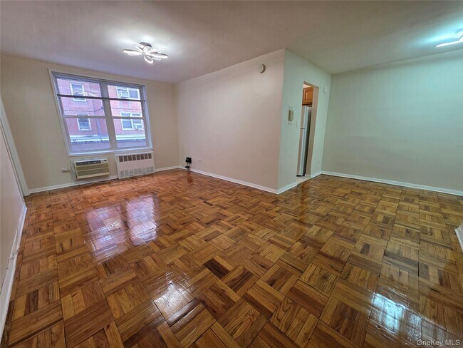 Foto del edificio - 99-44 67th Rd
