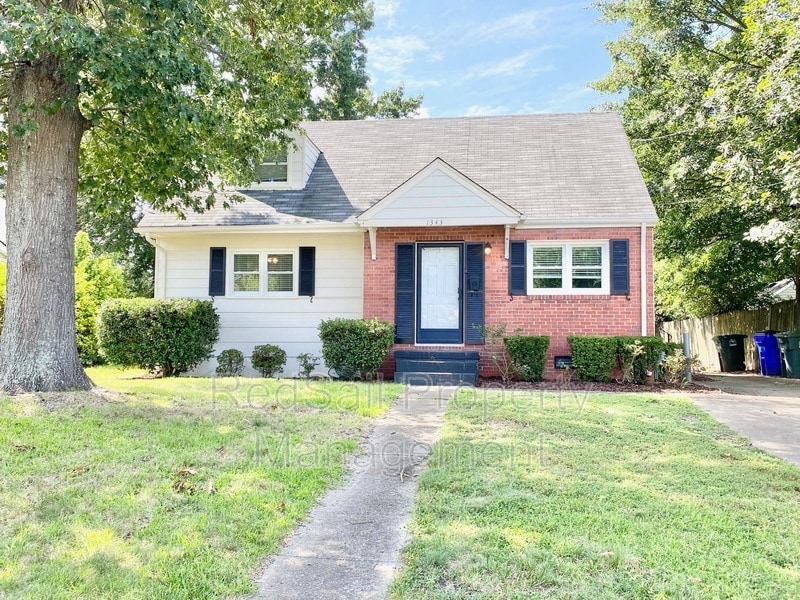 Photo - 1343 Sheppard Ave