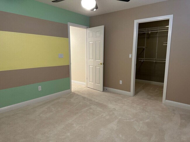 Building Photo - Exquisite 5-Bedroom Home Near Lone Mountain
