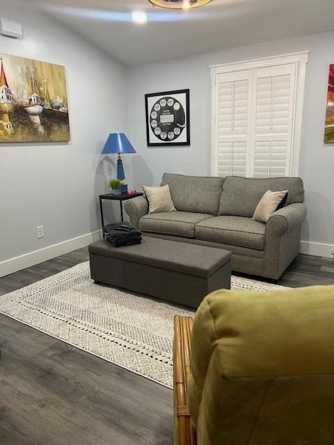 Building Photo - 1219 Thomas Dr