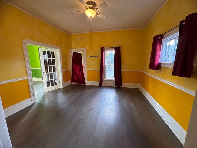 Building Photo - Adorable 1 BD + Loft and Office Bungalow in SE Richmond Neighborhood. ** Central Heat & AC! **