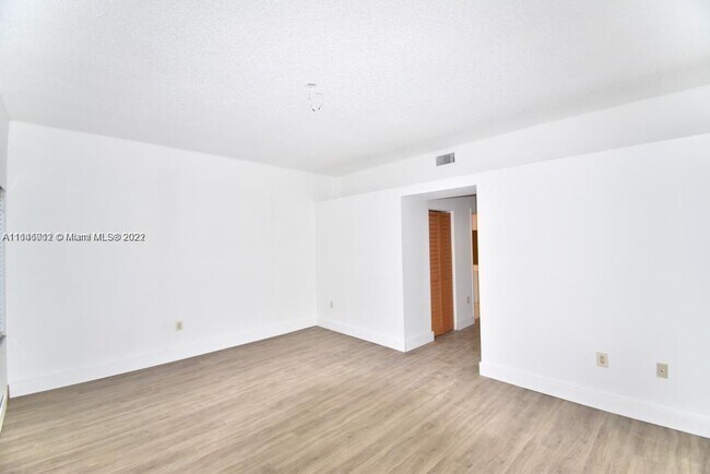 Foto del edificio - 16334  Malibu Dr  25 Weston Fl 33326