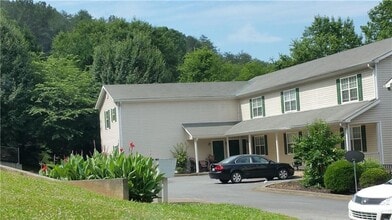 Building Photo - 215 Meridian St