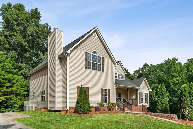 Building Photo - 176 Oak Leaf Dr