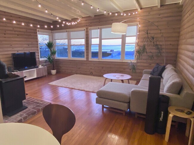 Living Room - 252 Cambridge Ave