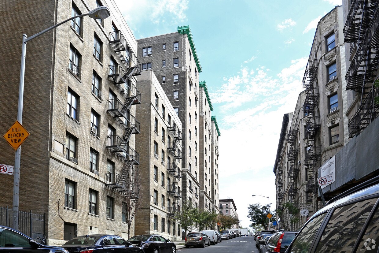 Foto del edificio - 3647 Broadway