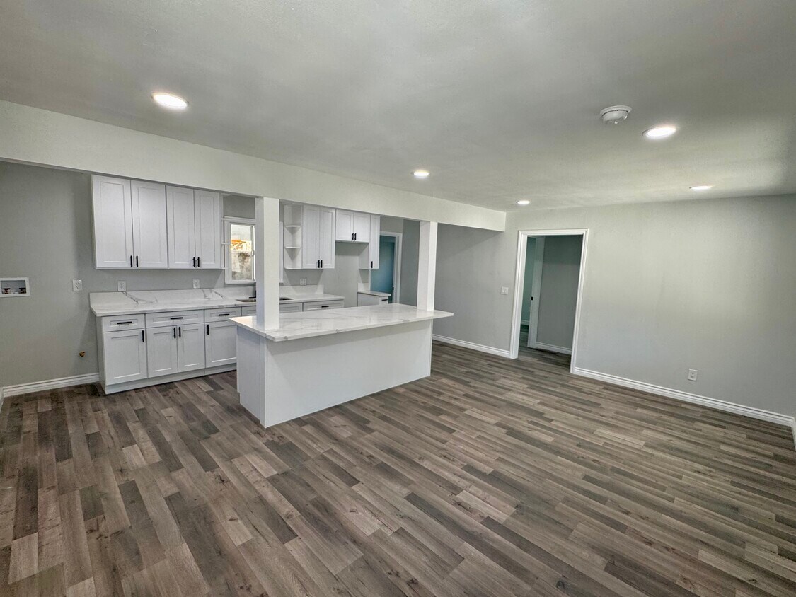 Foto principal - 9722 Victoria Ave