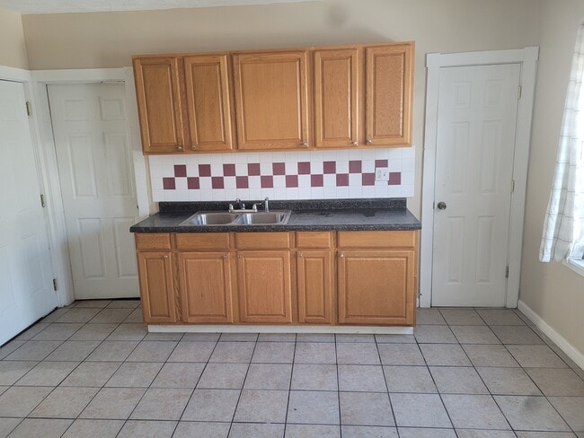 Foto del edificio - 6330 Carl Ave