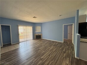 Building Photo - 4730 E Craig Rd