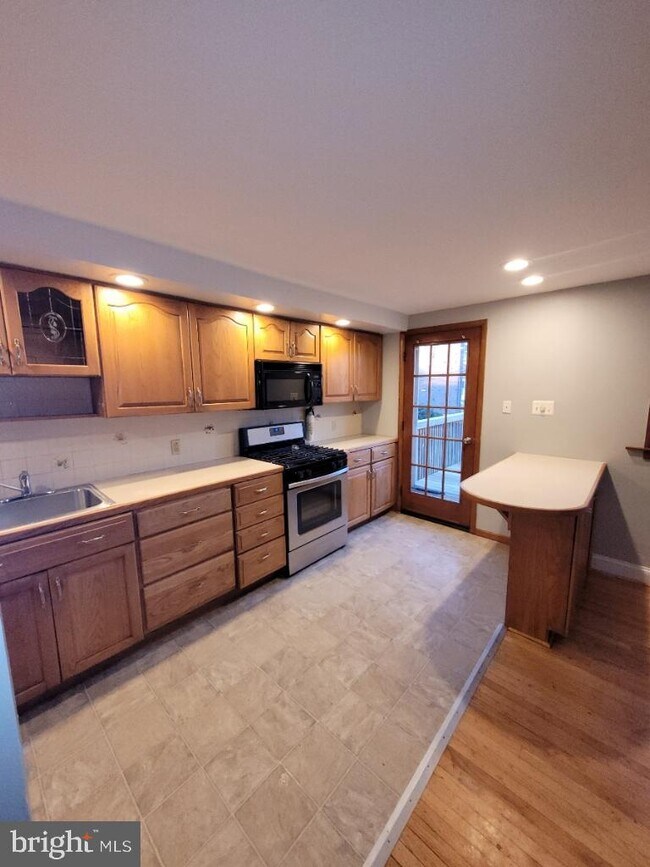 Building Photo - 5251 Westpark Ln