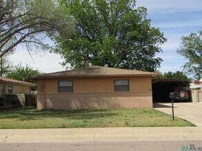 Building Photo - 1402 W Briscoe Ave
