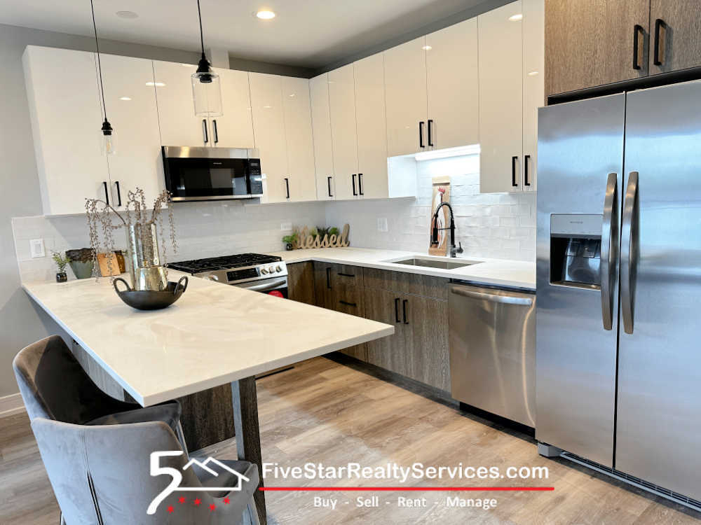 Foto principal - 5416-22 W Belmont Ave