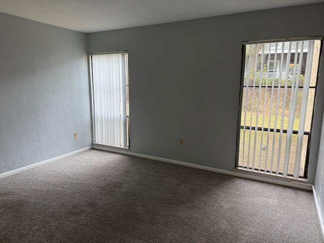 Building Photo - LEASE NOW AND ENJOY 50% OFF 2ND MONTH! Location, location, location! 876 SF Unit- 1 bd/ 1 ba near...
