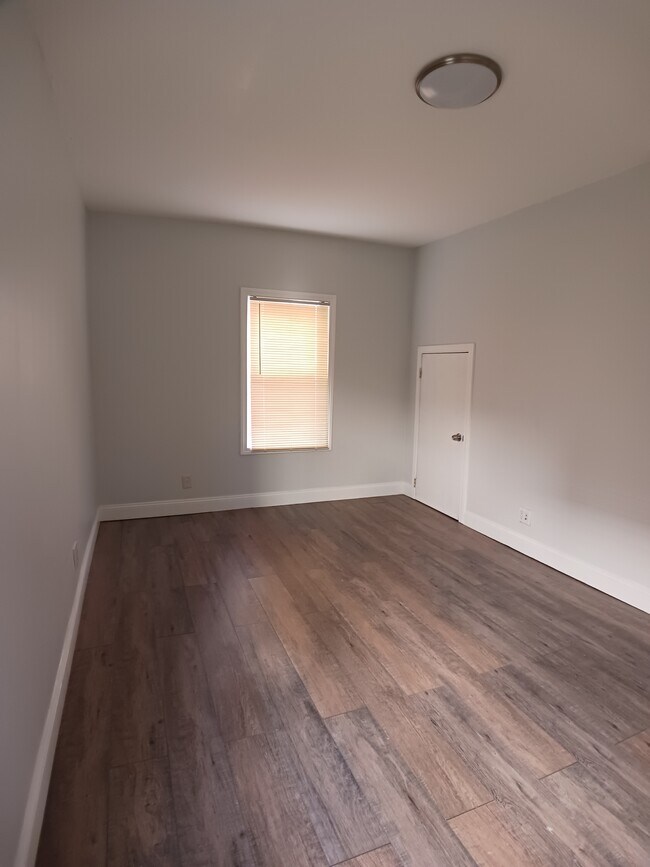 2nd Bedroom - 17 Clare St