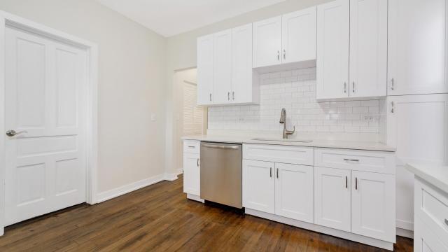 Building Photo - 3 bedroom in Chicago IL 60618