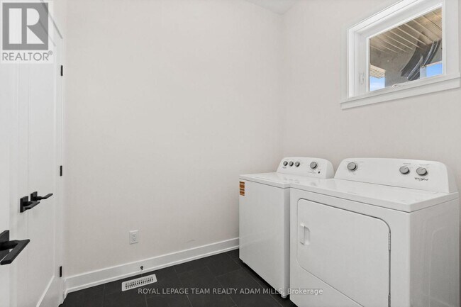 Photo du bâtiment - 1035 Moore St