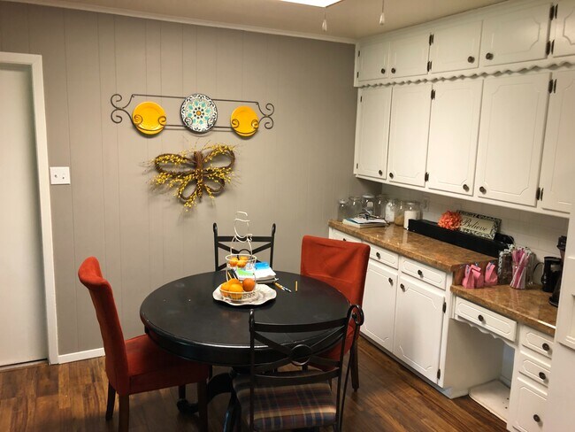 Foto del edificio - 5503 Sam Calloway Rd