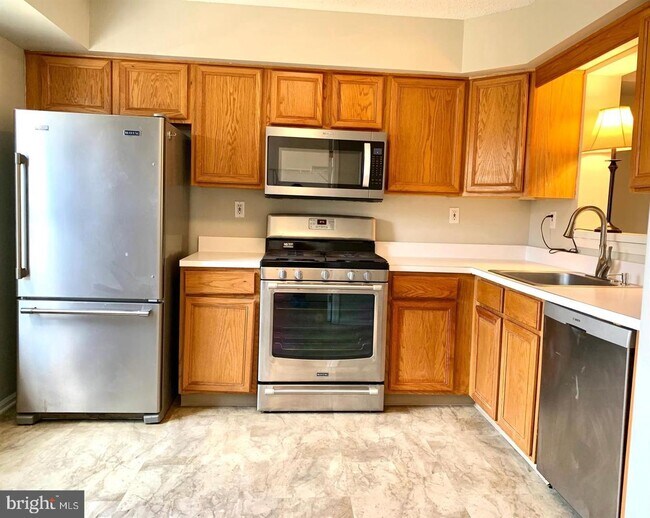 Building Photo - 124 S Barrow Pl