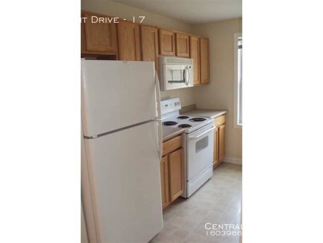 Building Photo - 2 Bedroom/ H/HW included ! Available Now !