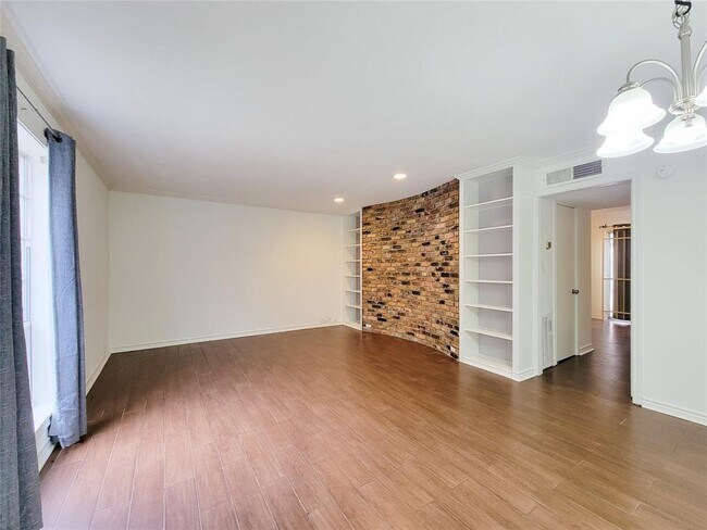Building Photo - 5855 Inwood Dr